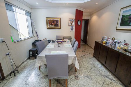 Casa à venda com 210m², 4 quartos e 2 vagasCopa