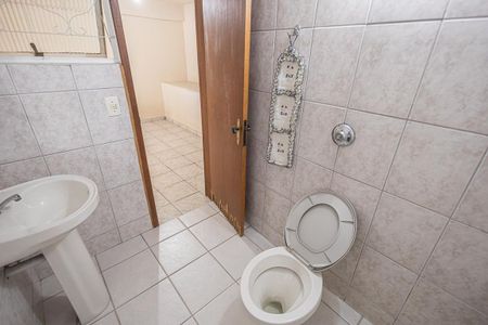 Casa à venda com 210m², 4 quartos e 2 vagasBanheiro 2