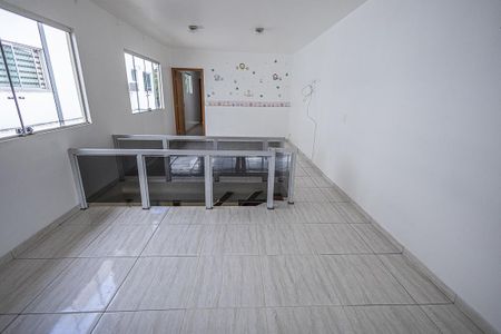 Casa à venda com 210m², 4 quartos e 2 vagassala 2º andar