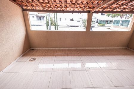Casa à venda com 210m², 4 quartos e 2 vagasVaranda