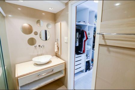 Apartamento à venda com 158m², 3 quartos e 1 vagaBanheiro da suíte