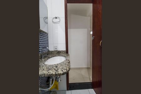 Banheiro social de casa para alugar com 1 quarto, 50m² em Parque Jandaia, Carapicuíba