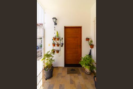 Casa à venda com 160m², 4 quartos e 2 vagas Casa à venda com 160m², 4 quartos e 2 vagasHall de entrada