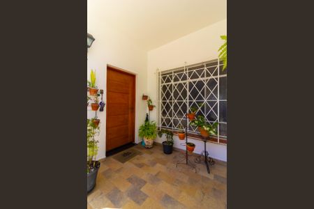 Casa à venda com 160m², 4 quartos e 2 vagas Casa à venda com 160m², 4 quartos e 2 vagasHall de entrada