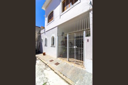 Casa à venda com 160m², 4 quartos e 2 vagas Casa à venda com 160m², 4 quartos e 2 vagasFachada