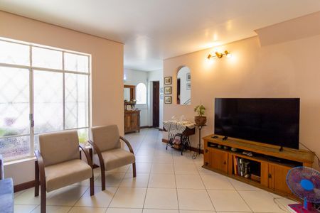 Casa à venda com 160m², 4 quartos e 2 vagas Casa à venda com 160m², 4 quartos e 2 vagasSala de estar