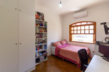 Casa à venda com 160m², 4 quartos e 2 vagas Casa à venda com 160m², 4 quartos e 2 vagasQuarto 2