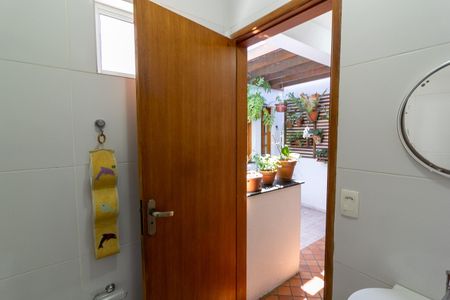 Casa à venda com 160m², 4 quartos e 2 vagas Casa à venda com 160m², 4 quartos e 2 vagasBanheiro de Serviço