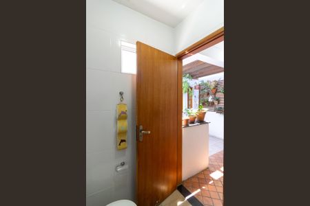 Casa à venda com 160m², 4 quartos e 2 vagas Casa à venda com 160m², 4 quartos e 2 vagasBanheiro de Serviço