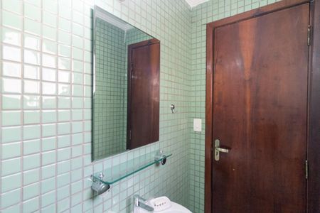 Casa à venda com 160m², 4 quartos e 2 vagas Casa à venda com 160m², 4 quartos e 2 vagasLavabo