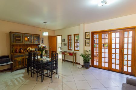 Casa à venda com 160m², 4 quartos e 2 vagas Casa à venda com 160m², 4 quartos e 2 vagasSala de Jantar