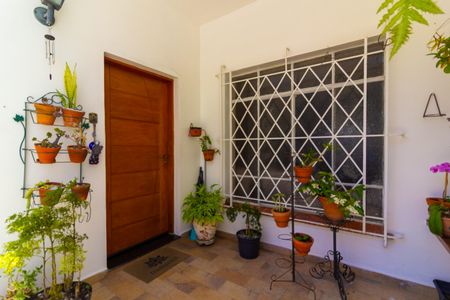 Casa à venda com 160m², 4 quartos e 2 vagas Casa à venda com 160m², 4 quartos e 2 vagasHall de entrada