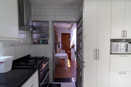 Casa à venda com 160m², 4 quartos e 2 vagas Casa à venda com 160m², 4 quartos e 2 vagasCozinha