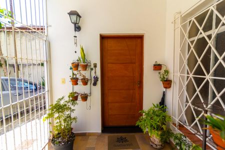 Casa à venda com 160m², 4 quartos e 2 vagas Casa à venda com 160m², 4 quartos e 2 vagasHall de entrada