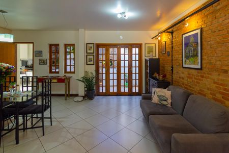 Casa à venda com 160m², 4 quartos e 2 vagas Casa à venda com 160m², 4 quartos e 2 vagasSala de Jantar