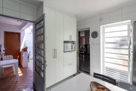 Casa à venda com 160m², 4 quartos e 2 vagas Casa à venda com 160m², 4 quartos e 2 vagasCozinha