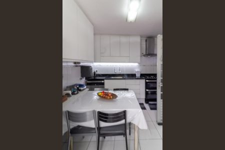 Casa à venda com 160m², 4 quartos e 2 vagas Casa à venda com 160m², 4 quartos e 2 vagasCozinha