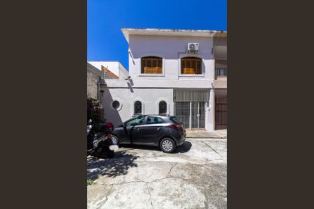 Casa à venda com 160m², 4 quartos e 2 vagas Casa à venda com 160m², 4 quartos e 2 vagasFachada