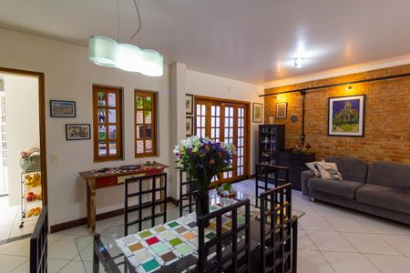 Casa à venda com 160m², 4 quartos e 2 vagas Casa à venda com 160m², 4 quartos e 2 vagasSala de Jantar