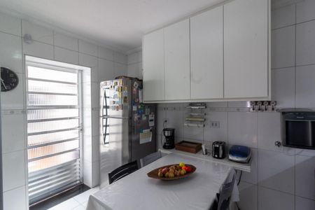 Casa à venda com 160m², 4 quartos e 2 vagas Casa à venda com 160m², 4 quartos e 2 vagasCozinha