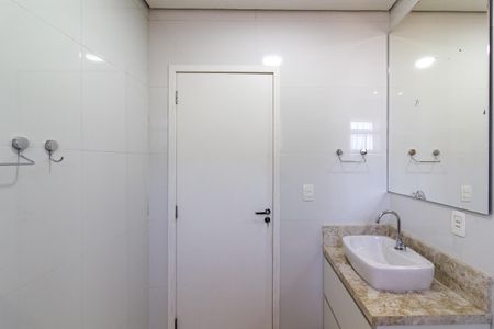 Casa à venda com 160m², 4 quartos e 2 vagas Casa à venda com 160m², 4 quartos e 2 vagasBanheiro Suíte