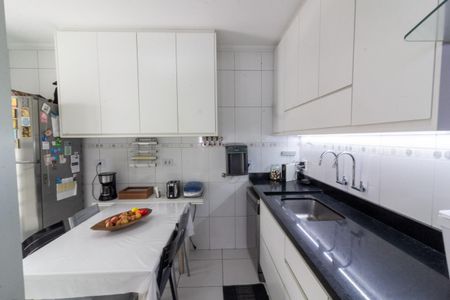 Casa à venda com 160m², 4 quartos e 2 vagas Casa à venda com 160m², 4 quartos e 2 vagasCozinha
