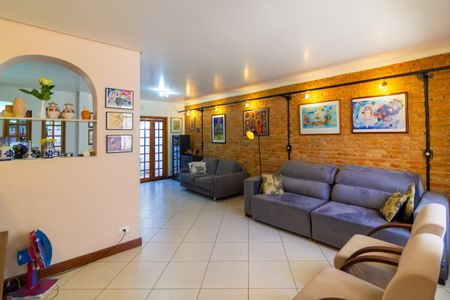 Casa à venda com 160m², 4 quartos e 2 vagas Casa à venda com 160m², 4 quartos e 2 vagasSala de estar