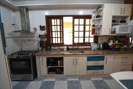 Casa de condomínio para alugar com 476m², 4 quartos e 2 vagasCozinha