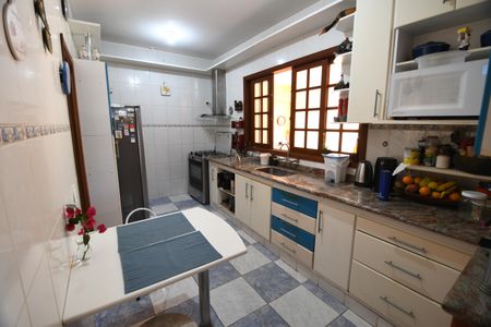 Casa de condomínio para alugar com 476m², 4 quartos e 2 vagasCozinha