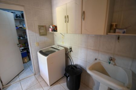 Casa de condomínio para alugar com 476m², 4 quartos e 2 vagasÁrea de Serviço