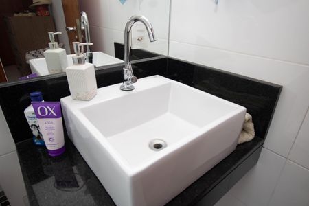 Casa à venda com 150m², 3 quartos e 4 vagasBanheiro da Suíte 2