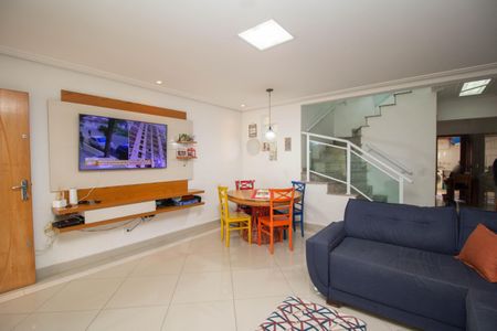 Sala de casa à venda com 3 quartos, 150m² em Vila Pereira Cerca, São Paulo