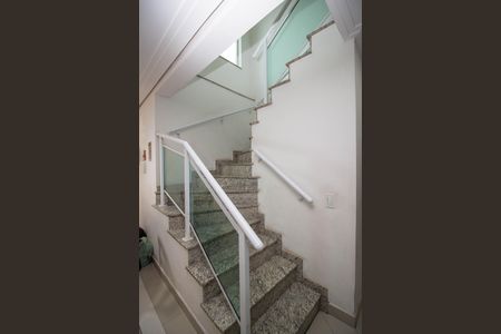 Casa à venda com 150m², 3 quartos e 4 vagasEscada