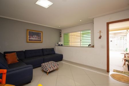 Casa à venda com 150m², 3 quartos e 4 vagasSala