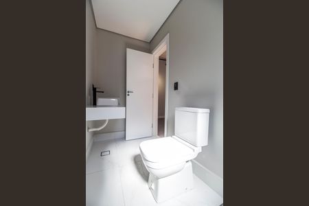 Casa de condomínio à venda com 400m², 4 quartos e 6 vagas Casa de condomínio à venda com 400m², 4 quartos e 6 vagasBanheiro da Suíte