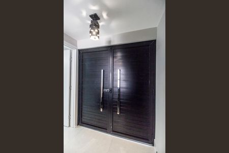 Casa de condomínio à venda com 400m², 4 quartos e 6 vagas Casa de condomínio à venda com 400m², 4 quartos e 6 vagasEntrada