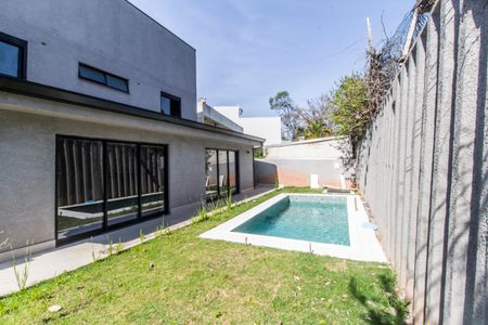 Casa de condomínio à venda com 400m², 4 quartos e 6 vagas Casa de condomínio à venda com 400m², 4 quartos e 6 vagasPiscina