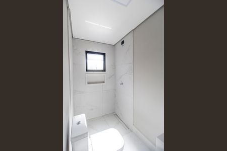 Casa de condomínio à venda com 400m², 4 quartos e 6 vagas Casa de condomínio à venda com 400m², 4 quartos e 6 vagasBanheiro da Suíte