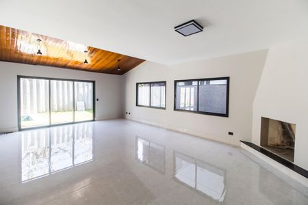 Casa de condomínio à venda com 400m², 4 quartos e 6 vagas Casa de condomínio à venda com 400m², 4 quartos e 6 vagasSala