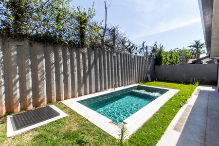 Casa de condomínio à venda com 400m², 4 quartos e 6 vagas Casa de condomínio à venda com 400m², 4 quartos e 6 vagasPiscina