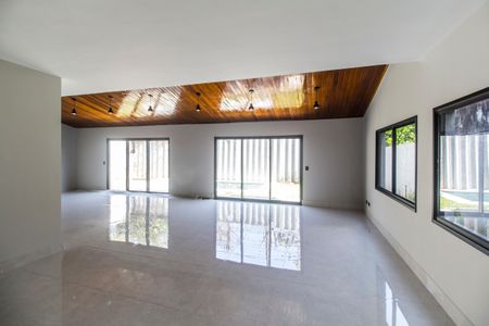 Sala de casa de condomínio à venda com 4 quartos, 400m² em Alphaville, São Paulo