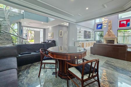 Casa de condomínio para alugar com 480m², 4 quartos e 6 vagasSala 1