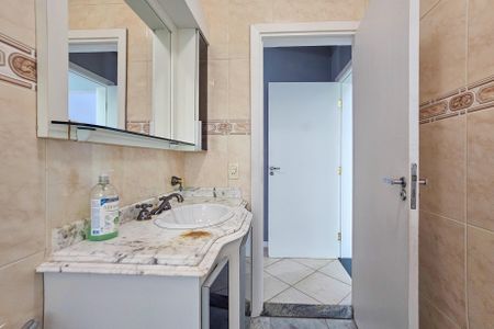 Casa de condomínio para alugar com 480m², 4 quartos e 6 vagasBanheiro da Suíte 1