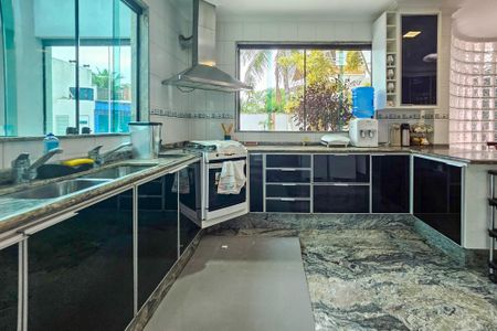 Casa de condomínio para alugar com 480m², 4 quartos e 6 vagasCozinha