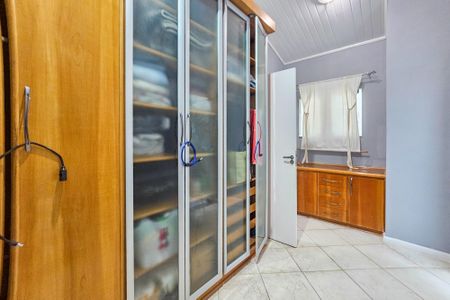 Casa de condomínio para alugar com 480m², 4 quartos e 6 vagasCloset da Suíte 2