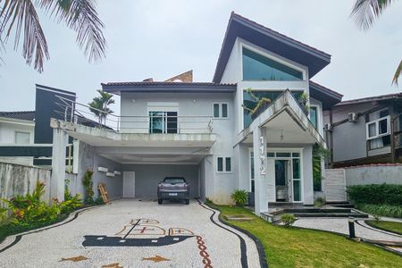 Casa de condomínio para alugar com 480m², 4 quartos e 6 vagasFachada