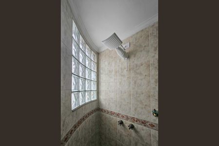 Casa de condomínio para alugar com 480m², 4 quartos e 6 vagasBanheiro da Suíte 3