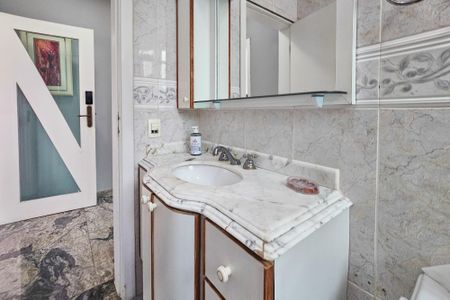 Casa de condomínio para alugar com 480m², 4 quartos e 6 vagasBanheiro