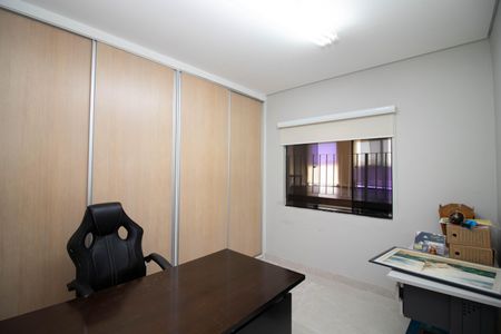 Casa à venda com 539m², 4 quartos e 4 vagas Casa à venda com 539m², 4 quartos e 4 vagasQuarto 1