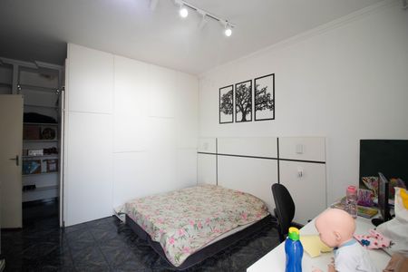 Casa à venda com 539m², 4 quartos e 4 vagas Casa à venda com 539m², 4 quartos e 4 vagasQuarto 2